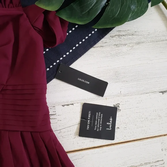 Lulus Ocean Of Elegance Off The Shoulder Burgundy Maroon Maxi Dress NWT Small